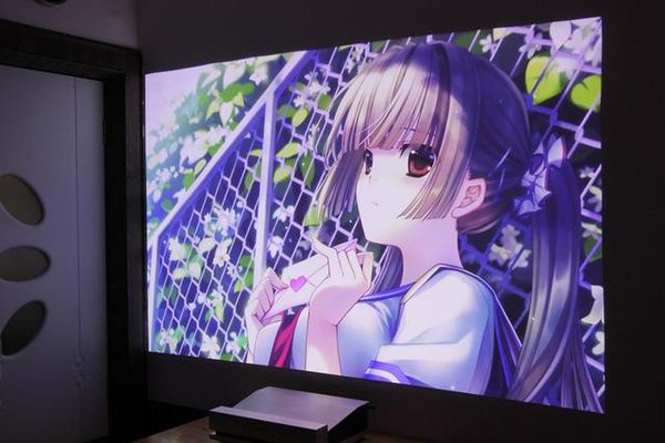 大屏新体验 白天照样清晰 坚果S2激光电视体验